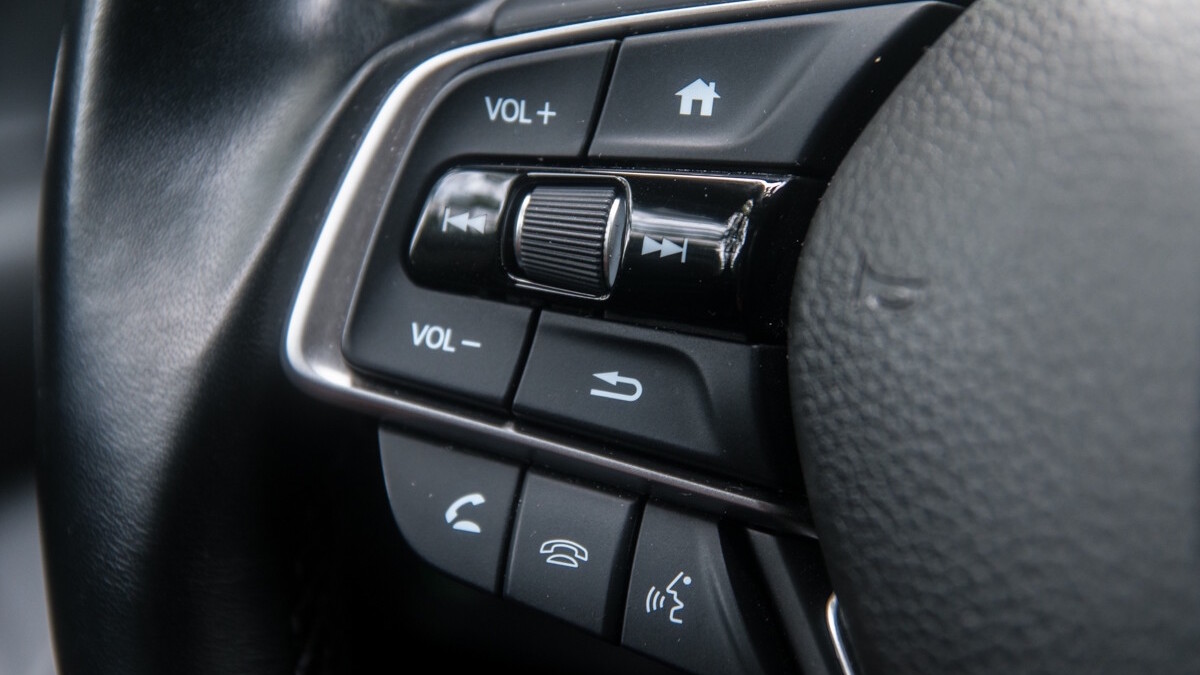 2021 Honda Accord EL Turbo media buttons