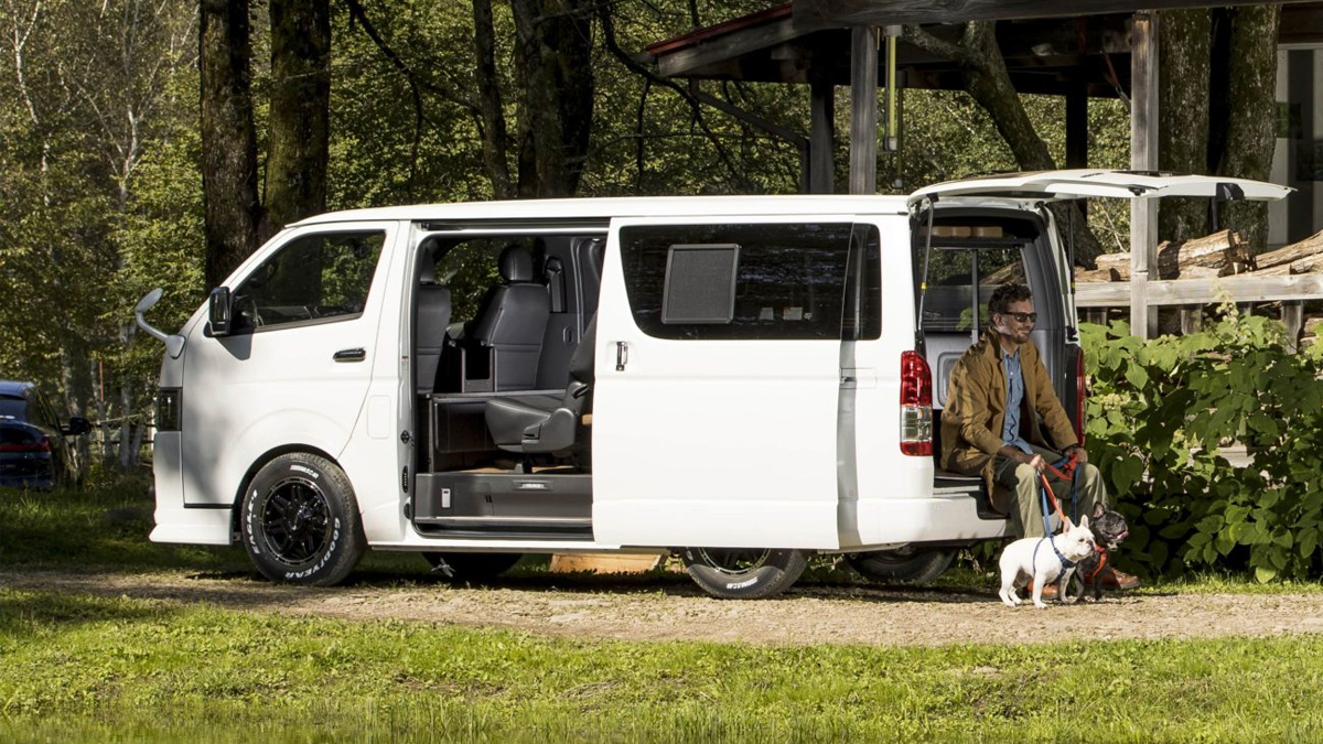 Dogs and their owner with the Dog Van Hiace