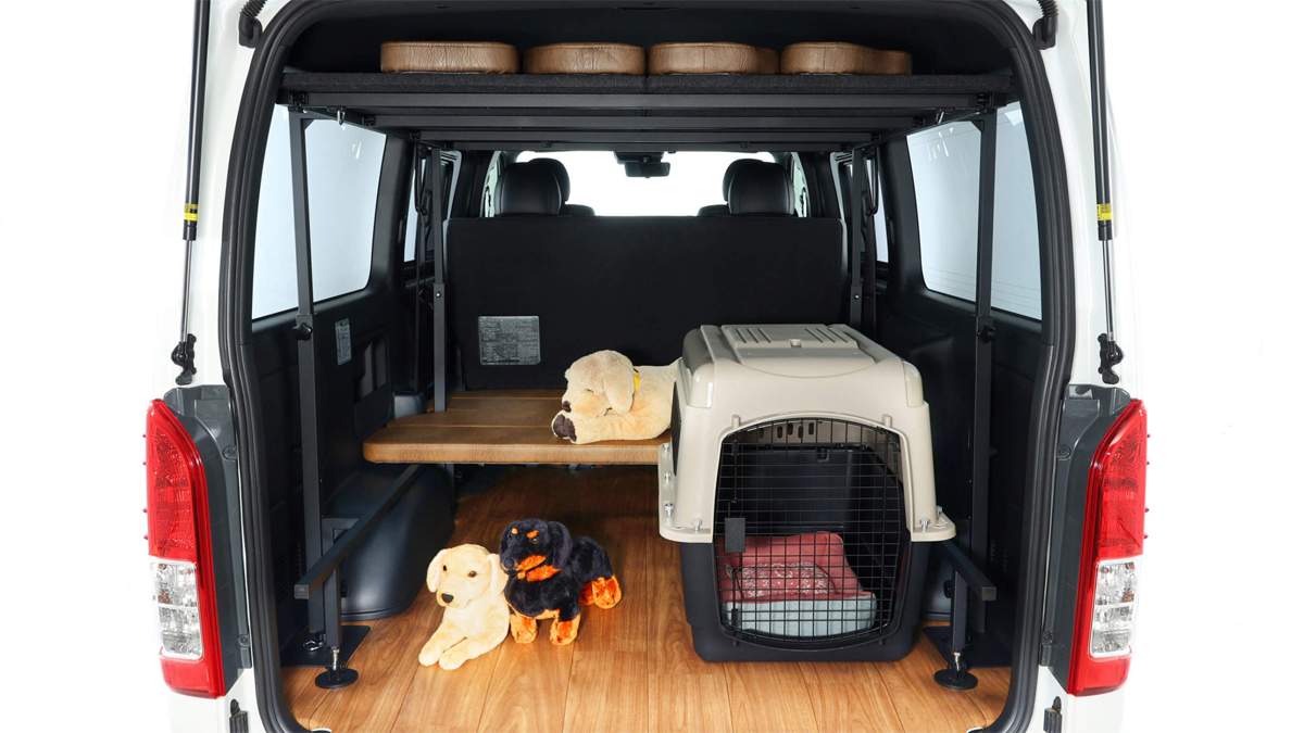 Rear bed for dogs in the Hiace