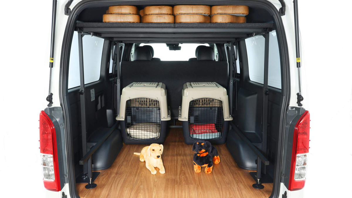 Dog cages placed on the Hiace's back