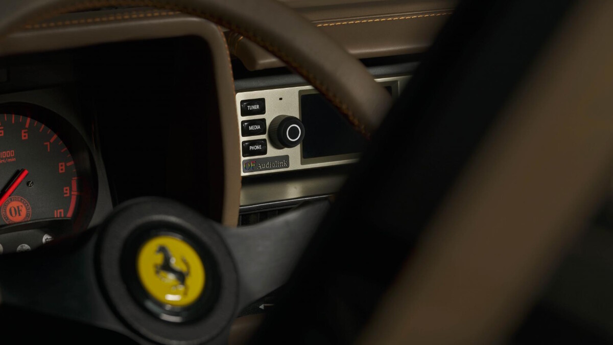 Ferrari Testarossa radio system