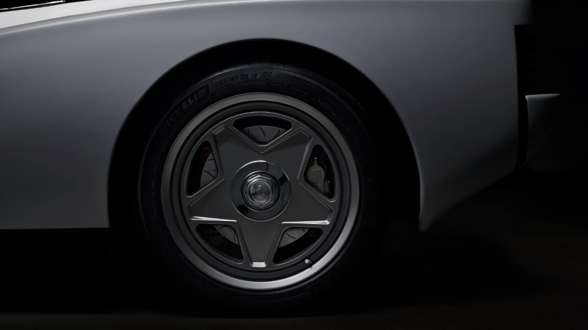 Back wheels of the Ferrari Testarossa