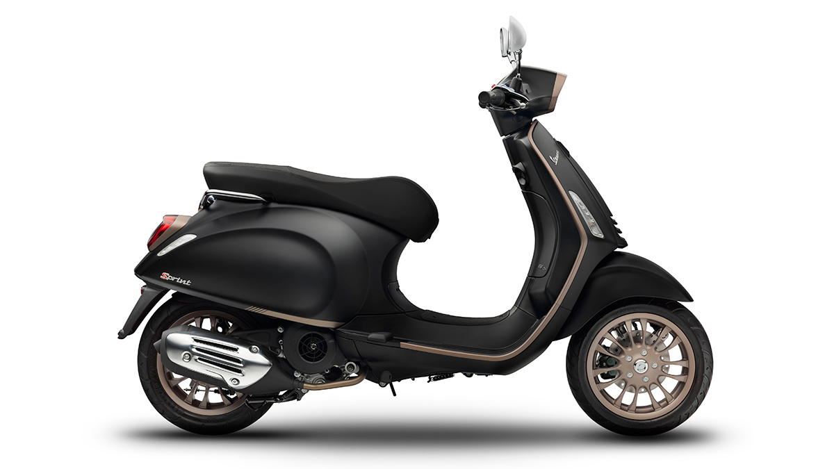 Side view of the Vespa Sprint S