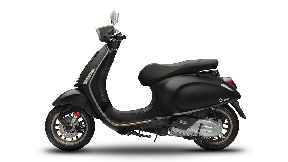 Side view of the Vespa Sprint S