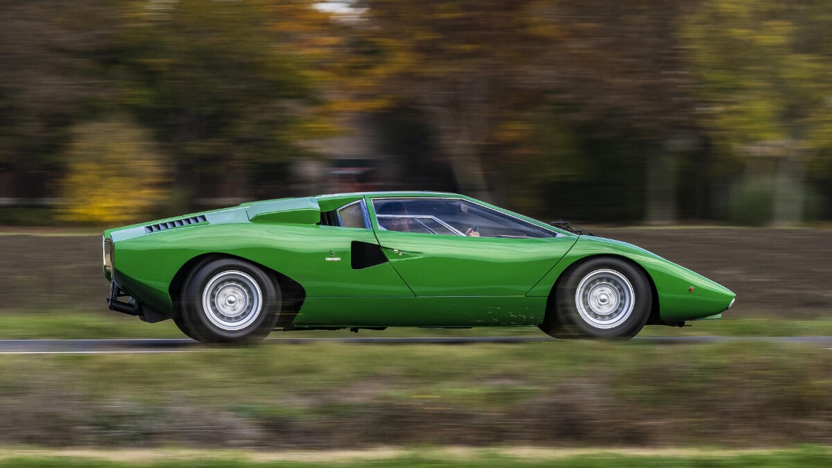 Gallery: The Lamborghini Countach LPI 800-4 hits the road
