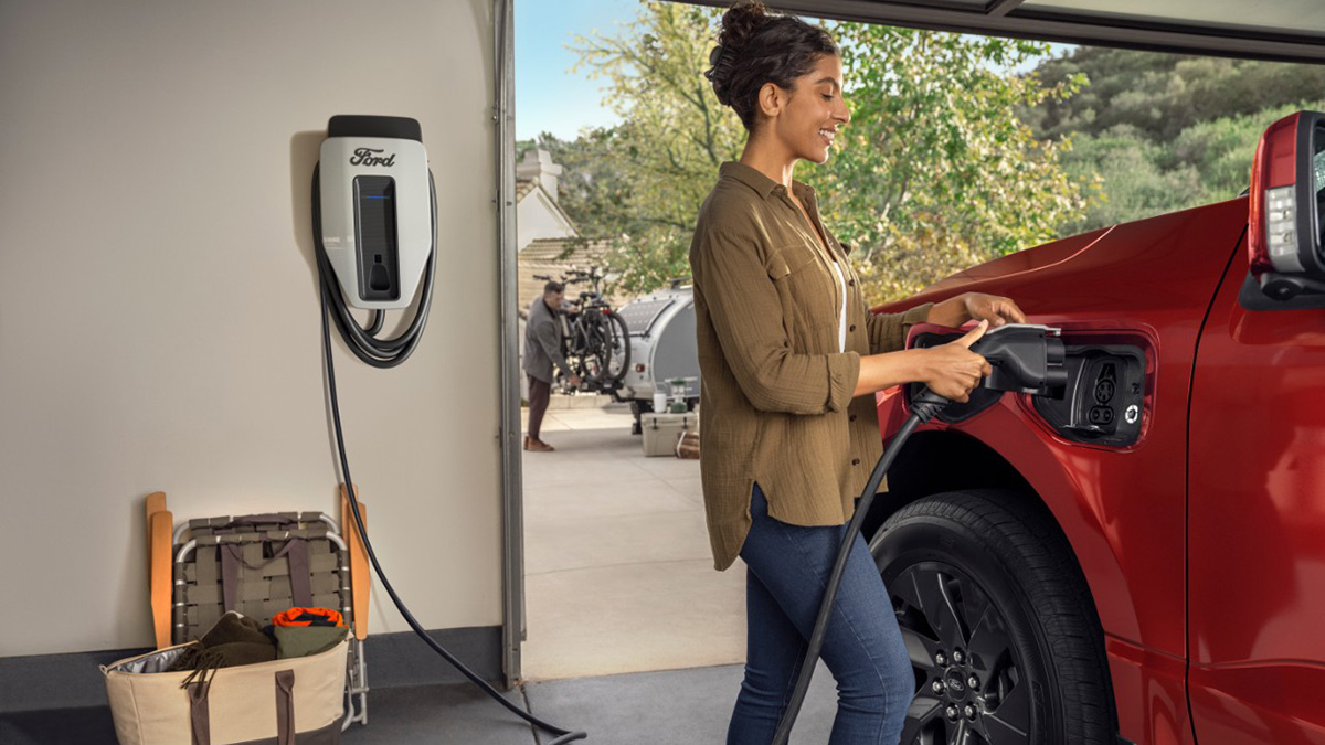 Ford F-150 Lightning, Ford Intelligent Backup Power F-150 Lightning, Ford F-150 Lightning Intelligent Backup Power, Ford Backup Power F-150 Lightning, Ford F-150 Lightning powering homes, Ford electric truck powering homes, Ford EV powering house