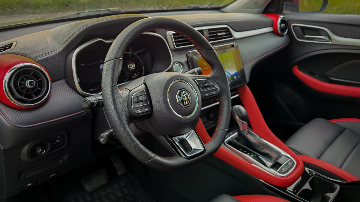 Steering wheel of the 2022 MG ZS T subcompact crossover