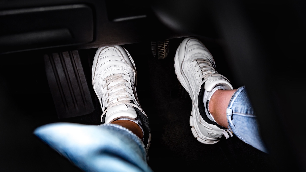 How to release the clutch pedal after shifting gears with a manual transmission