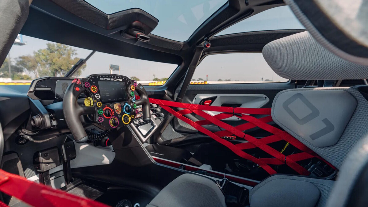 INterior of the Porsche Mission R concept, the basis of future all-electric Porsche 718 sports cars
