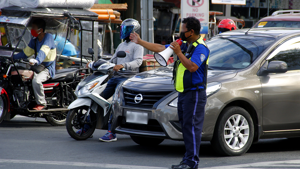 no-contact apprehension, mmda, traffic violation, mmda enforcer, traffic violations philippines