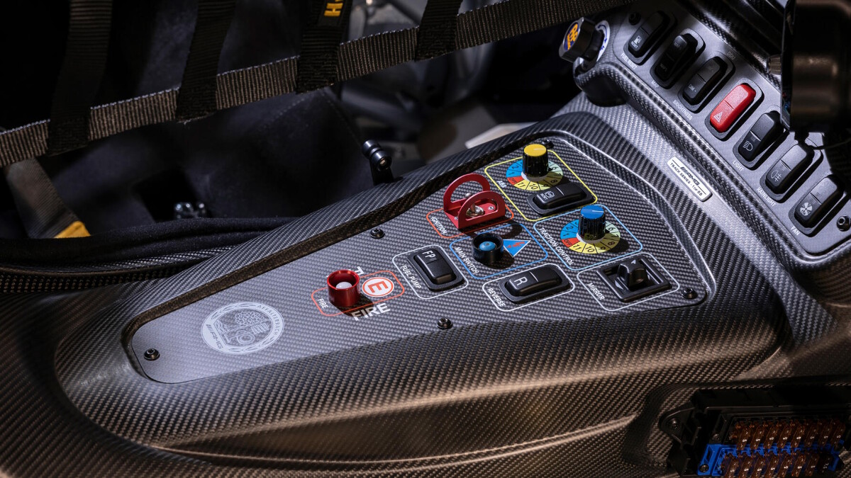 Driver controls of the Mercedes-AMG GT Track Series