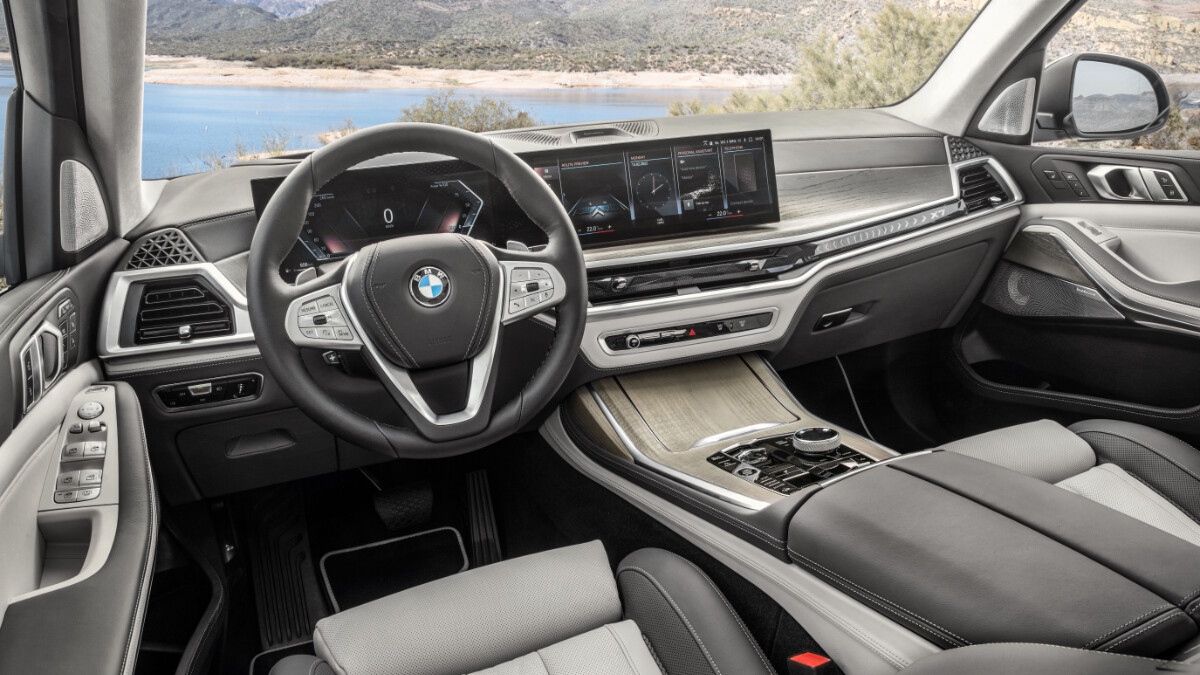 Interior of the 2022 BMW X7