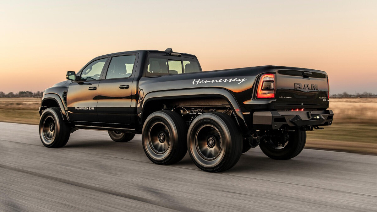 Hennessey Mammoth 1000 6x6 TRX in action