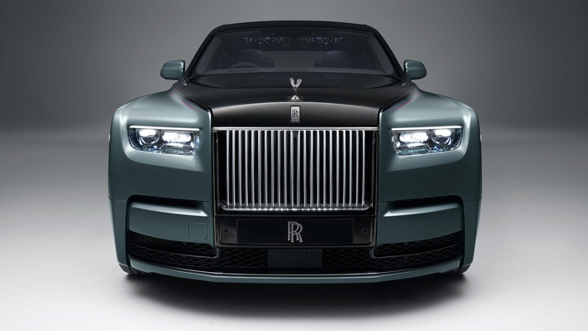Front end of the 2022 Rolls-Royce Phantom