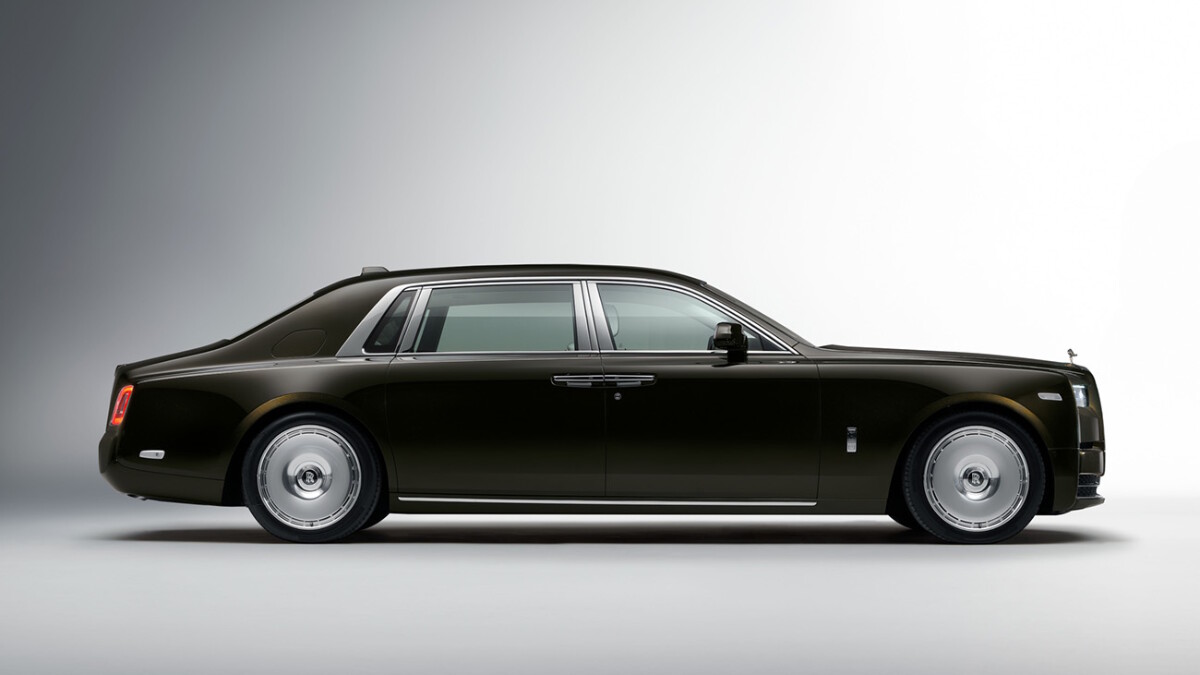 Profile of the 2022 Rolls-Royce Phantom Series II