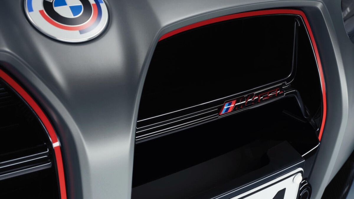 Front grille detail of the 2022 BMW M4 CSL