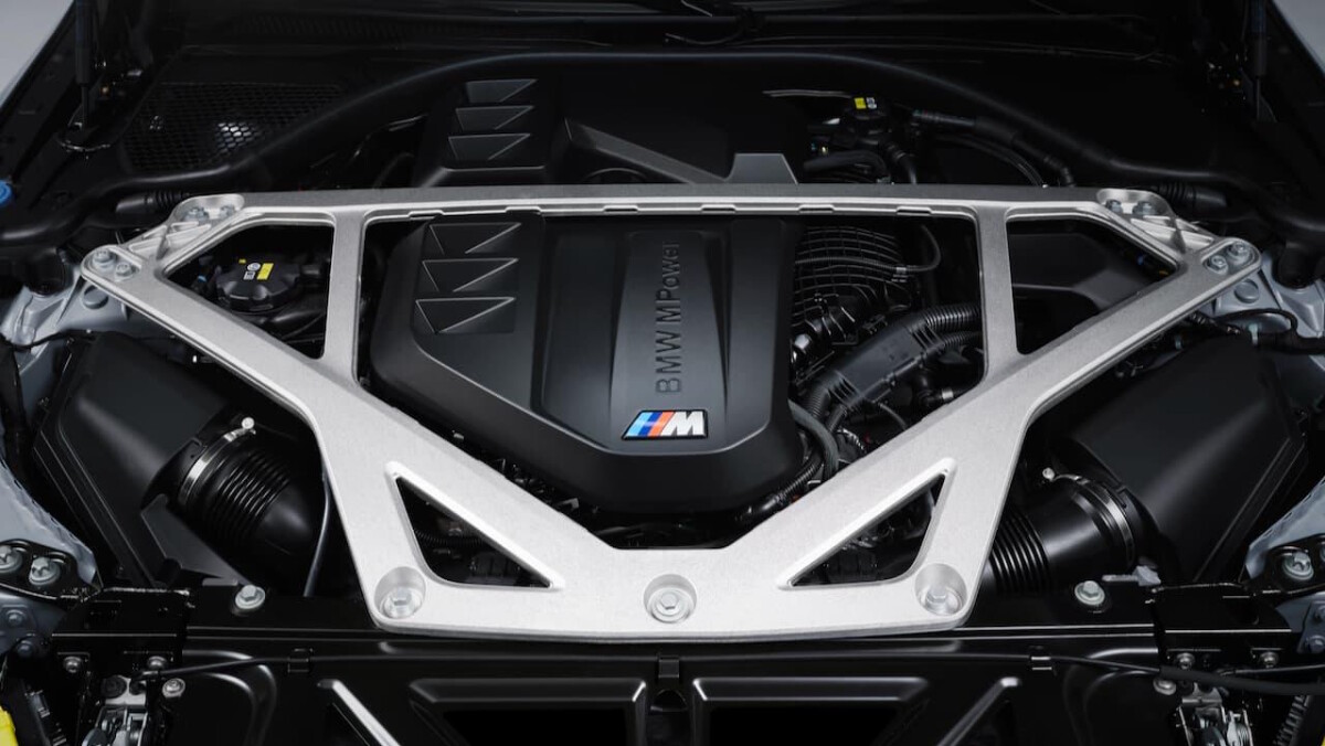 Engine of the 2022 BMW M4 CSL
