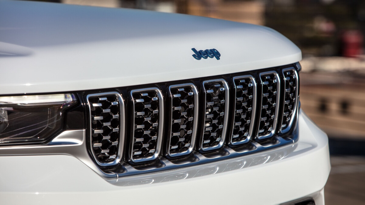 Grille of the Jeep Grand Cherokee 4xe