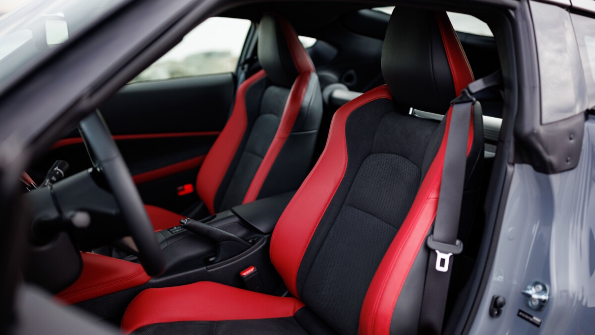 Front seats of the Nissan Z