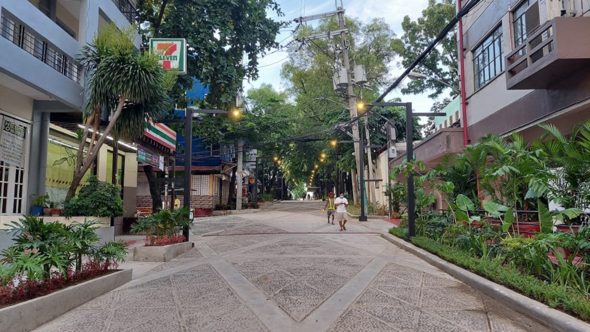 Image of a pedestrianized Fatima Avenue in Valenzuela City