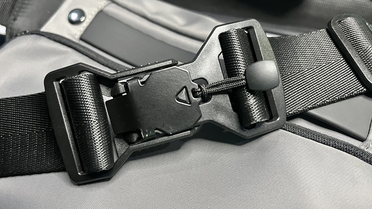 photo of the Divoom Sling Bag's magnetic buckle