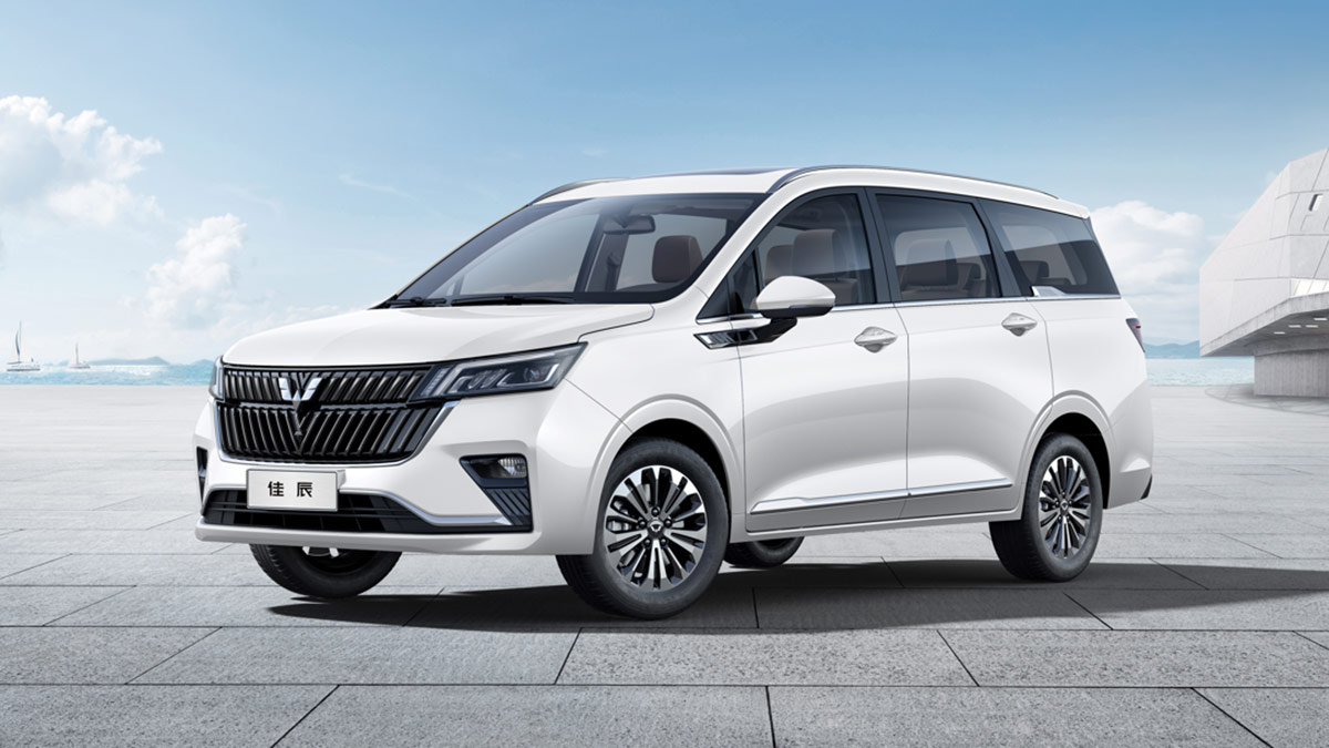front quarter photo of the Wuling Jia Chen in white
