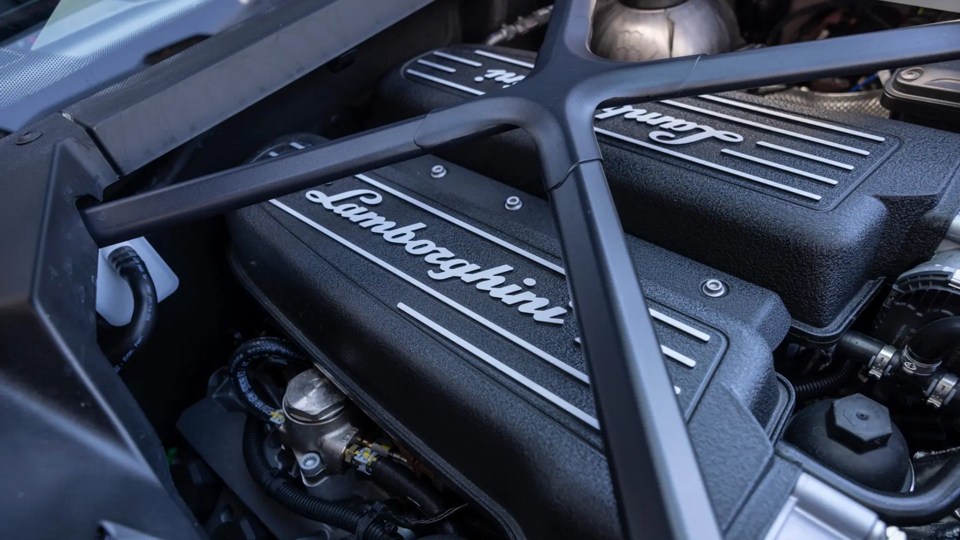 Lamborghini Huracan Tecnica engine