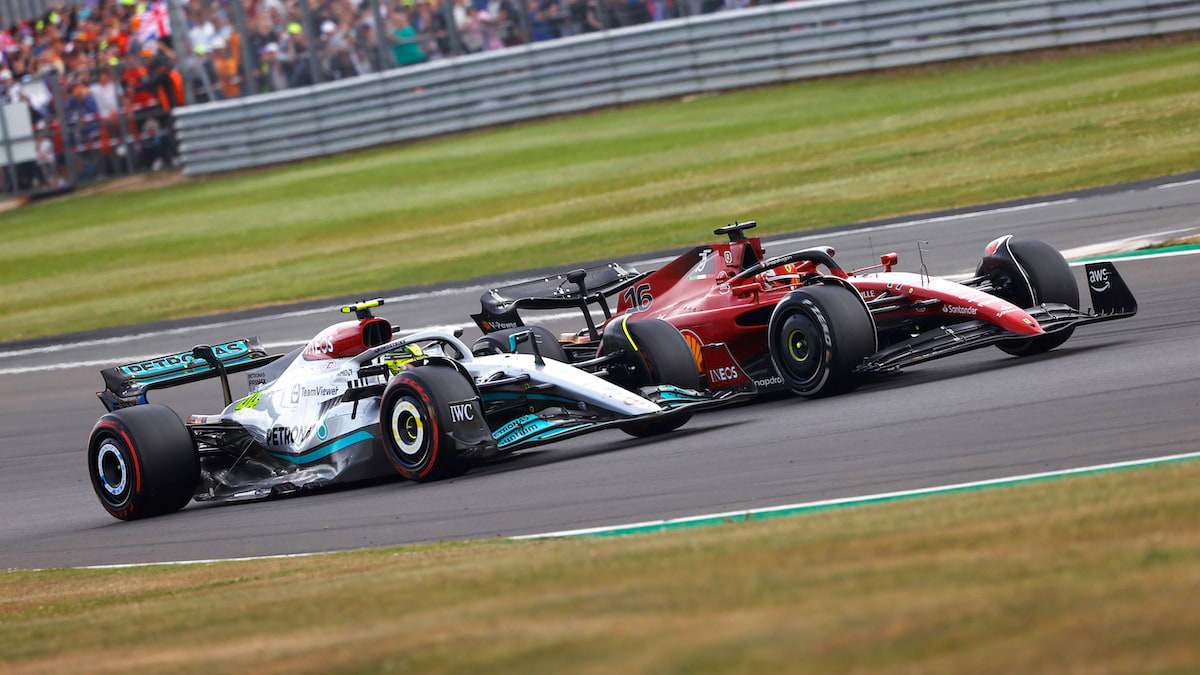 Carlos Sainz Jr. and Lewis Hamilton battling on track at the 2022 British Grand Prix