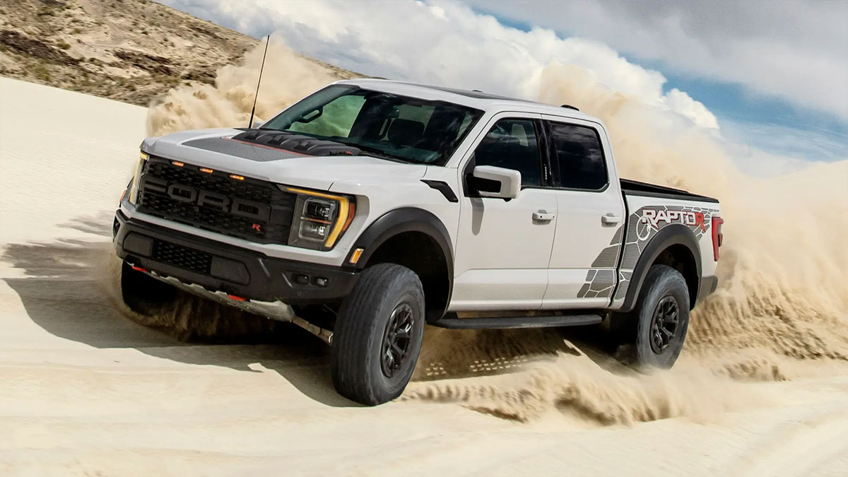 Ford F-150 Raptor R 2023 off-roading in the sand