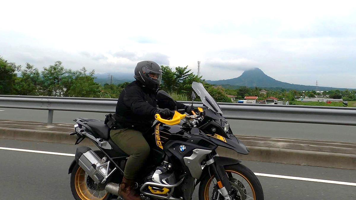 Photo of the BMW R1250 GS 40 Years GS Edition on the road