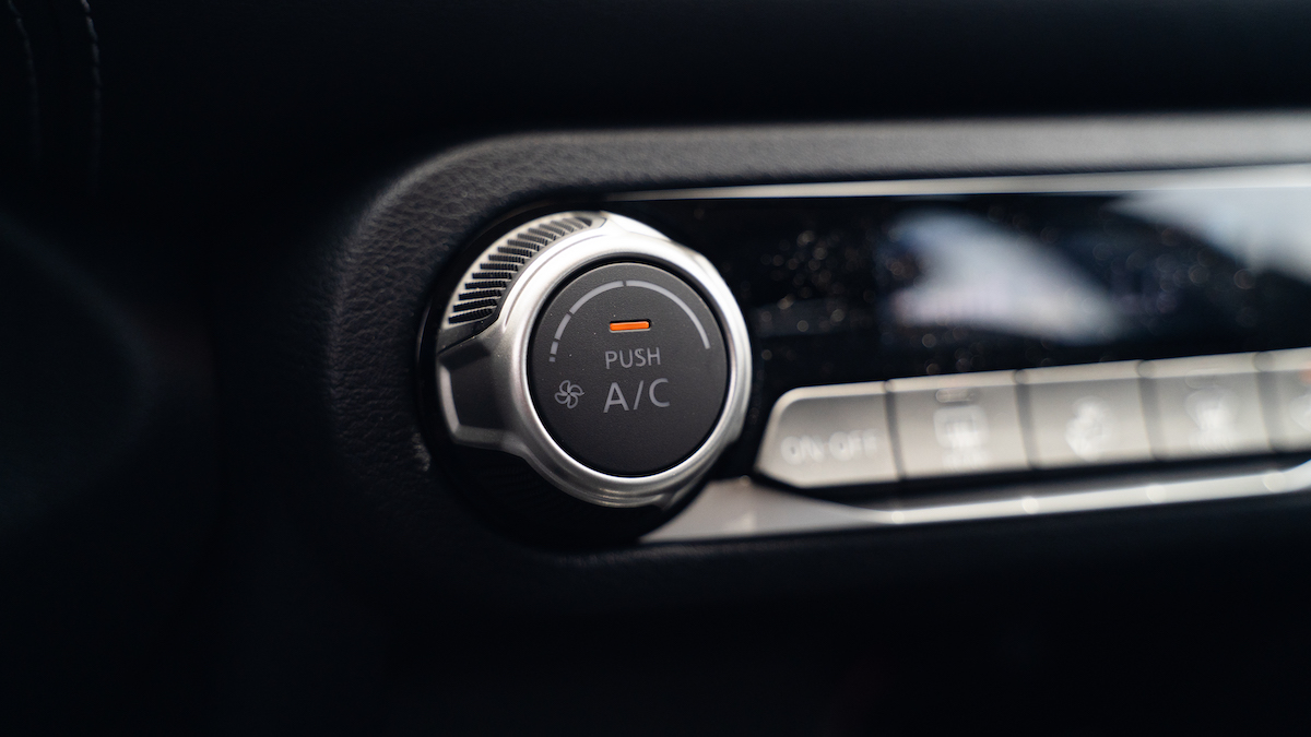 Nissan Kicks air-conditioning knob
