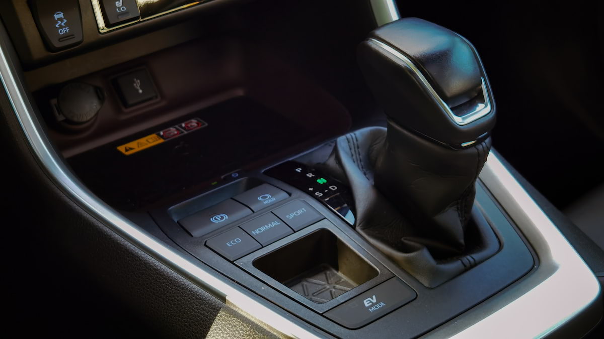 Gearshift and center console of the 2022 Toyota RAV4 Hybrid LTD