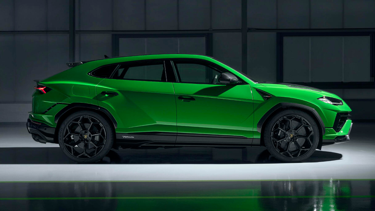 Image of the 2023 Lamborghini Urus Performante