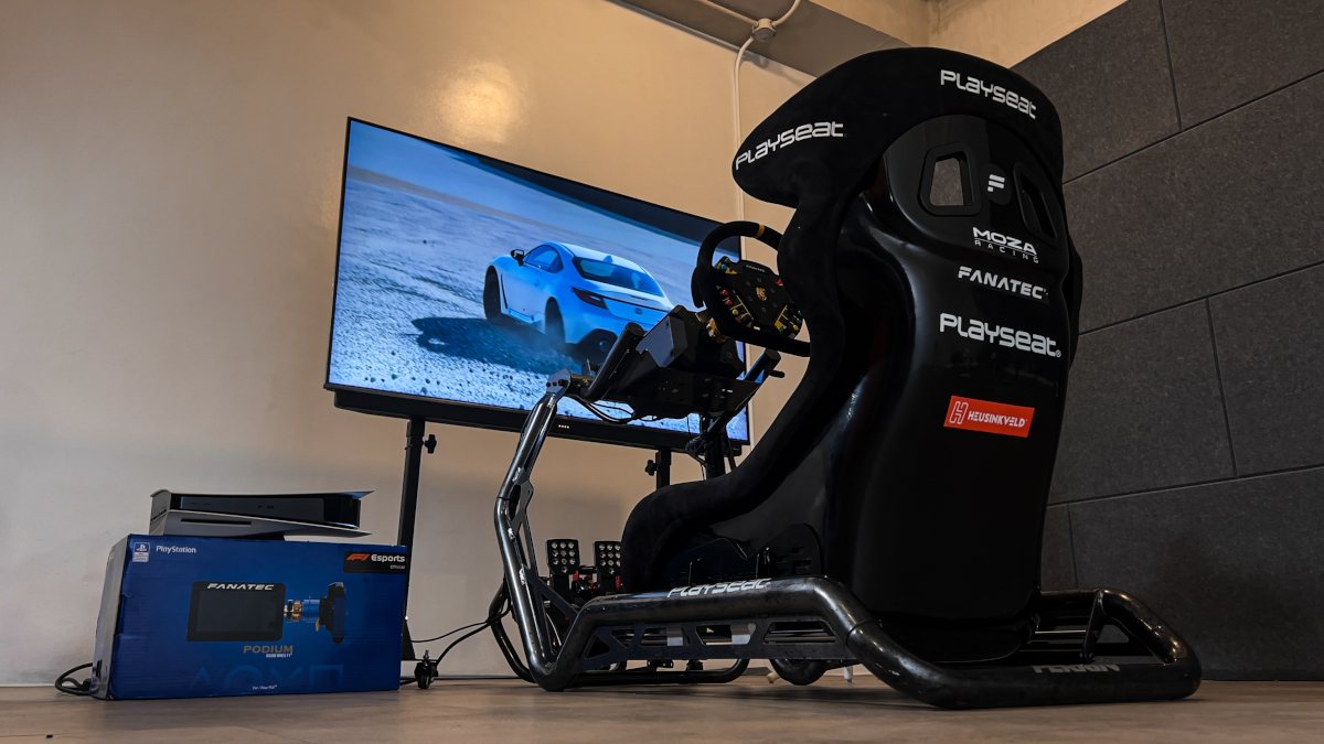 Image of Apex Racing Philippines’ sim-racing rig that Alden Richards tried out