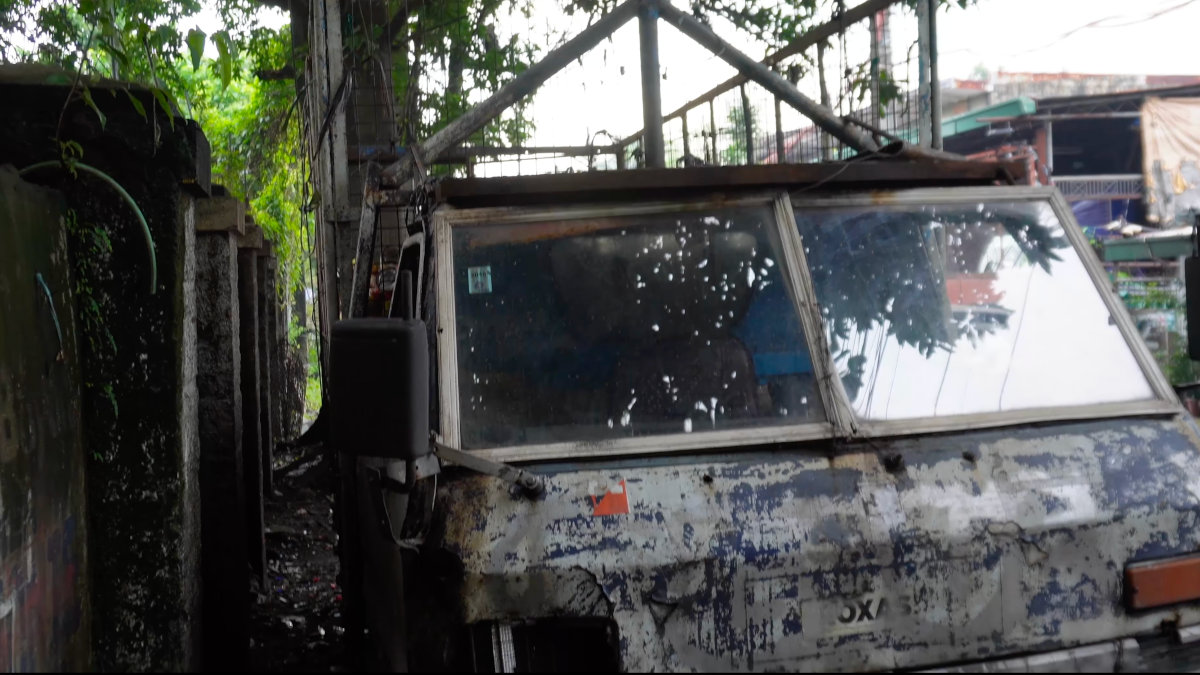 dilapidated truck with valid LTO registration