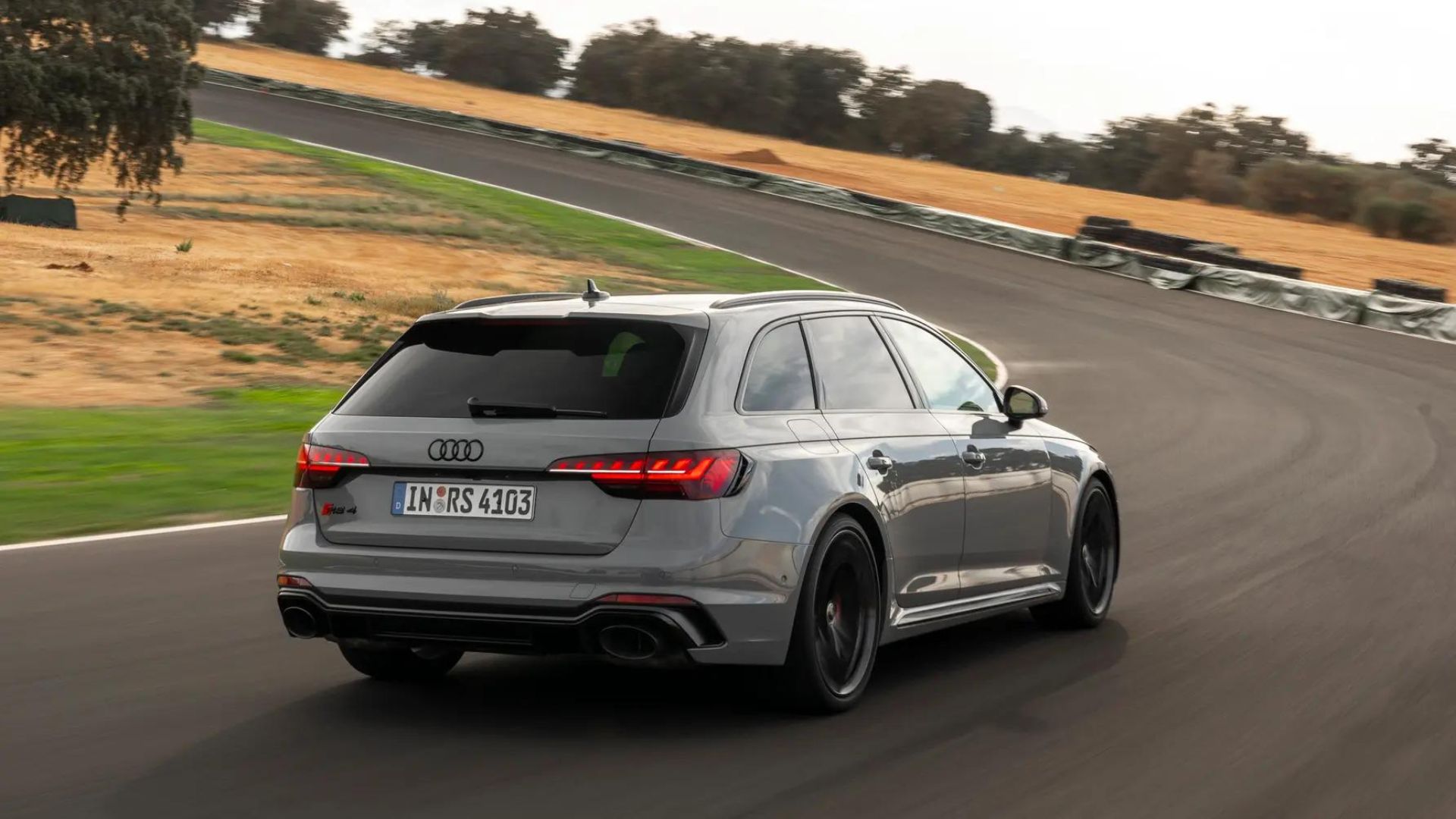 Audi RS4 2023 Competition track test
