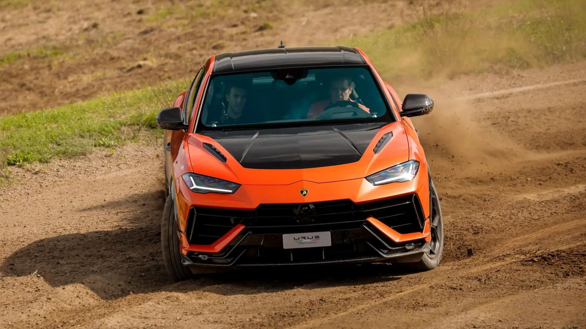 Lamborghini Urus Performante takes on the dirt