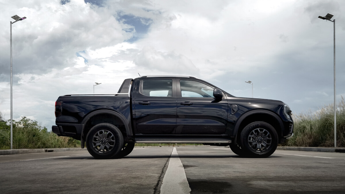 Side view of the 2023 Ford Ranger Wildtrak 4x2