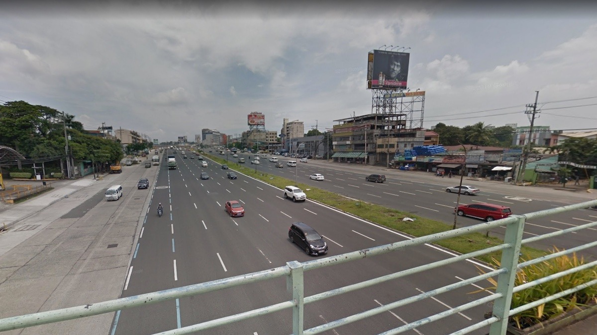 Commonwealth Avenue before the dedicated motorcycle lanes are put up