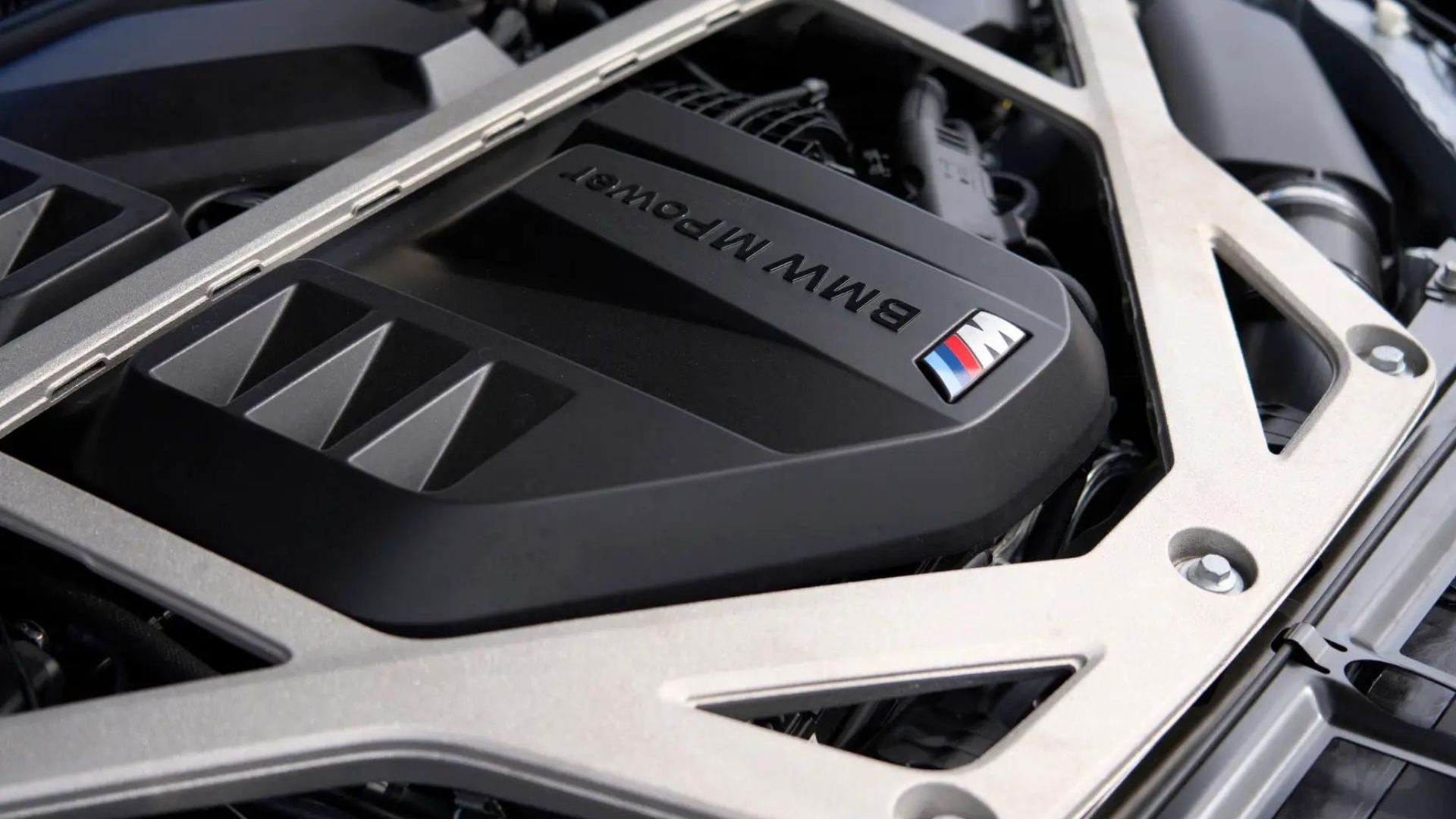 BMW M4 CSL engine