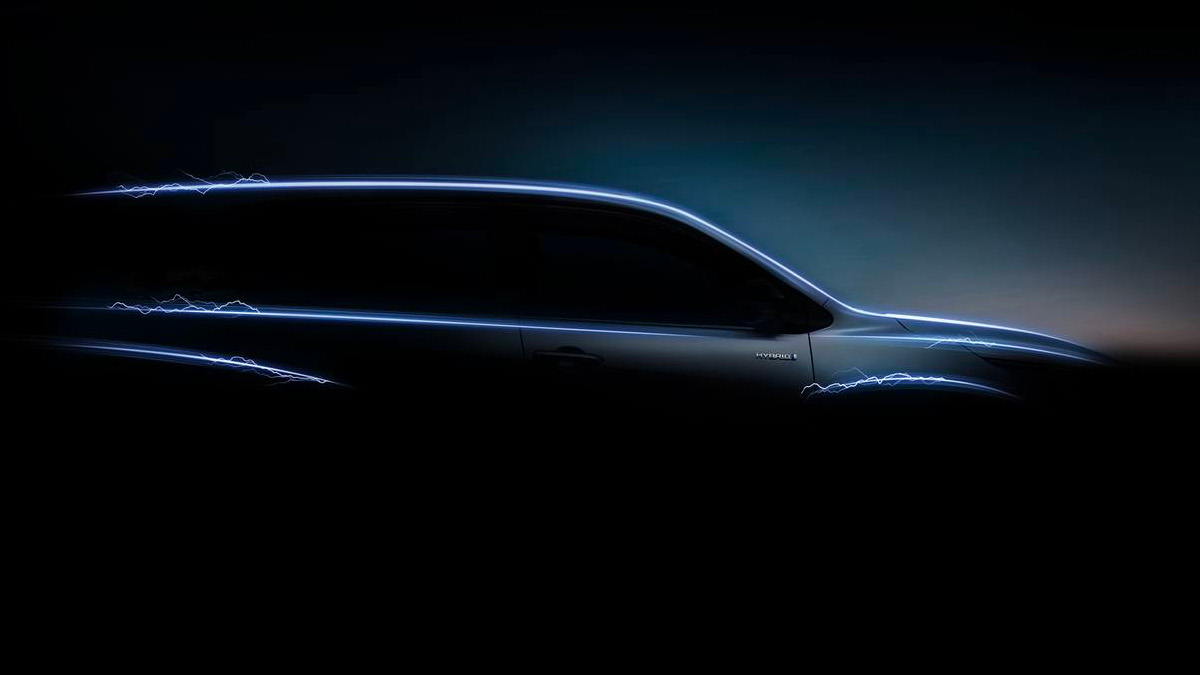Toyota Innova hybrid teaser