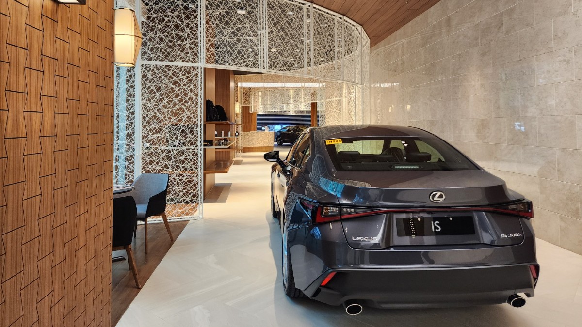 Lexus PH opens new space at Mitsukoshi BGC