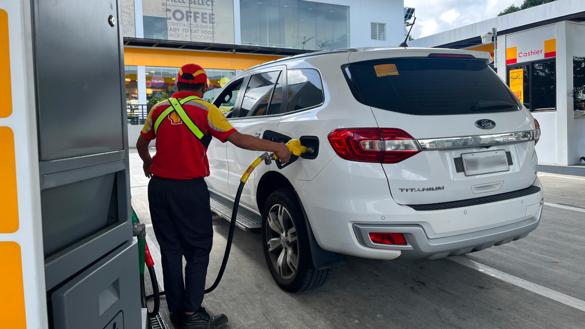 fuel pump filling up a ford everest at a shell gas station
