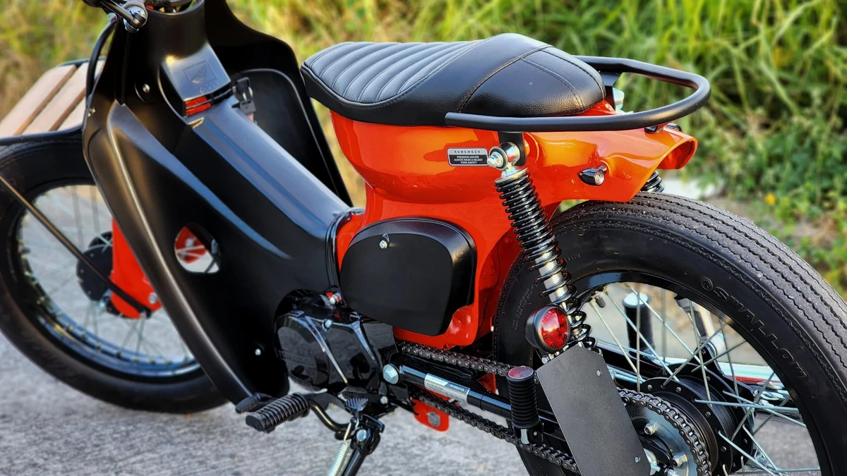 Iron Macchina Customs Honda Super Cub C70