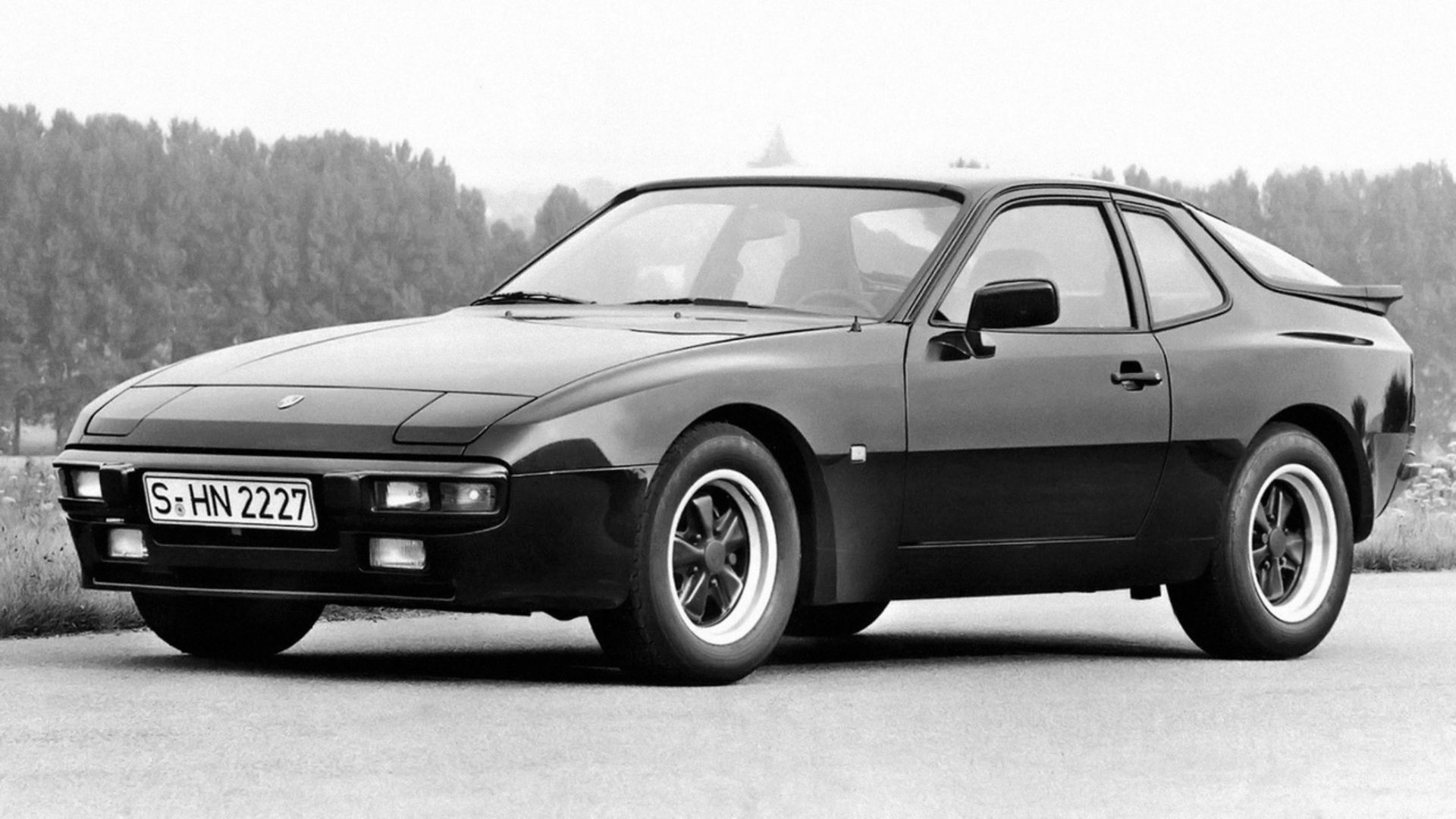 Important and iconic cars of 1982: Porsche 944