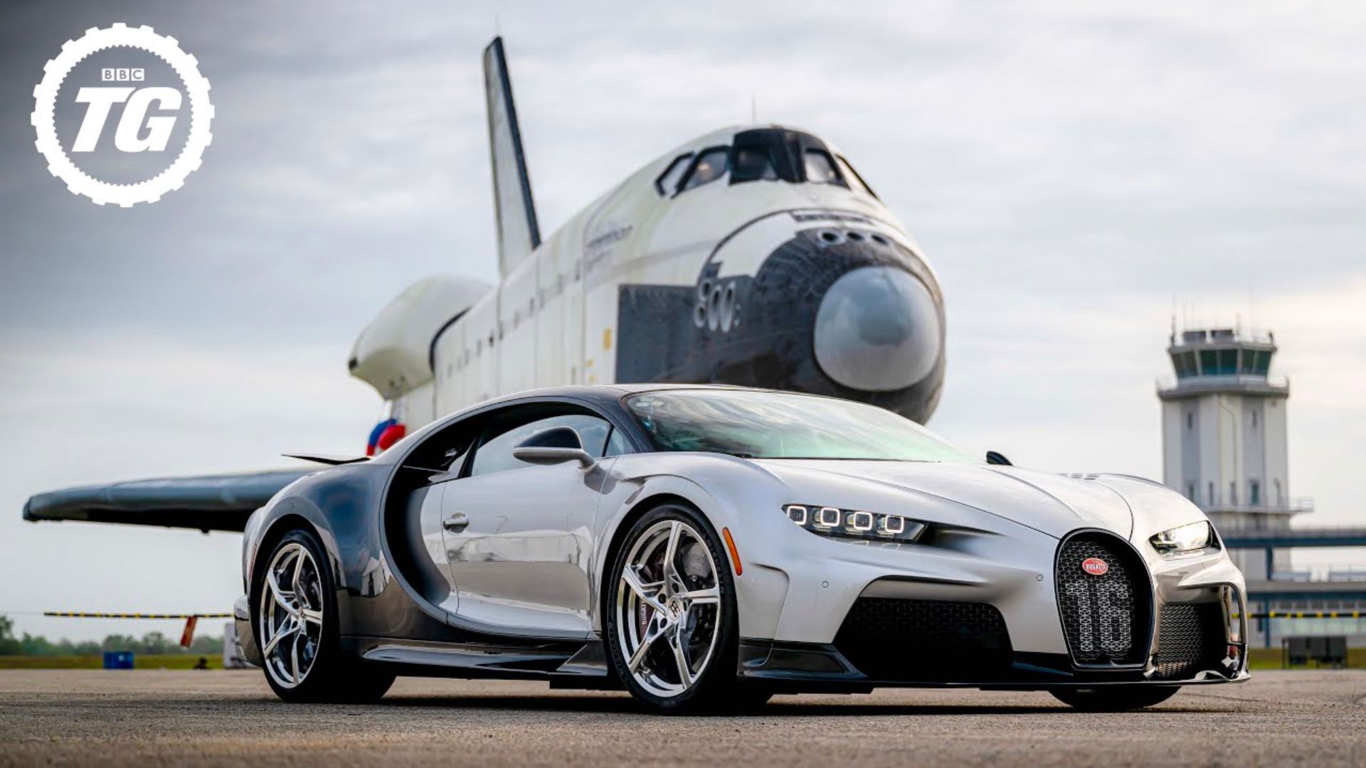 Bugatti Chiron Super Sport vs. Space Shuttle: Drag Race