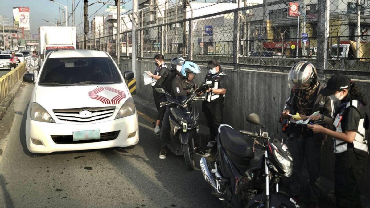 Rider Caught On Busway Throws Tantrum Sana Araw Araw Kayo Nanghuhuli Pinoy Internet And 5668