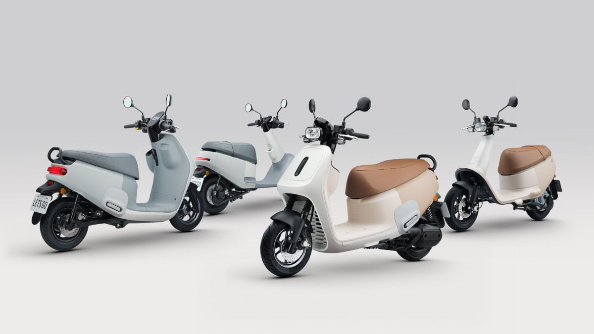 Image of the Gogoro x Muji Viva Me and Gogoro x Muji Viva Mix Me e-scooters