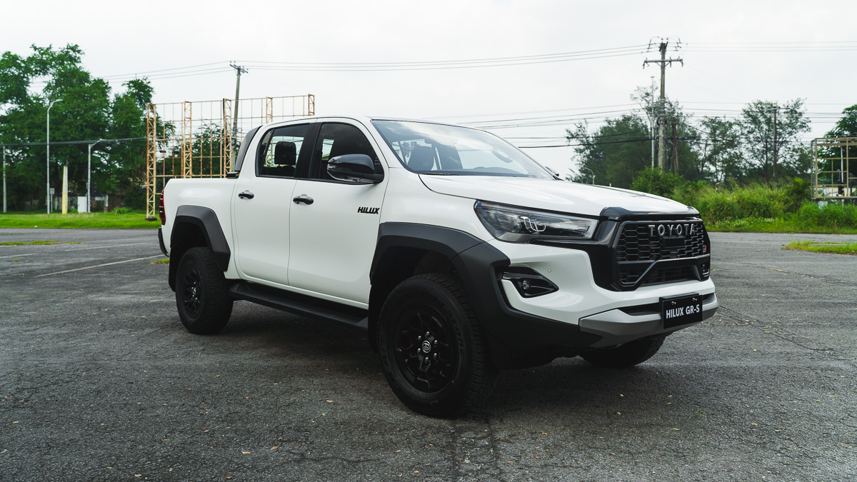 Toyota Hilux GRS 2024 unveiled in PH Prices, Specs