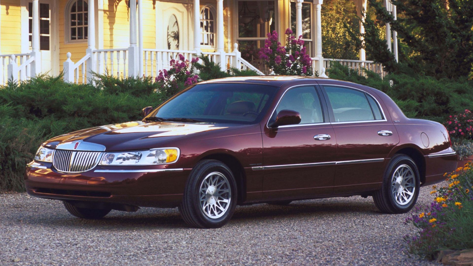 The Lincoln Town Car was once sold officially by Ford PH